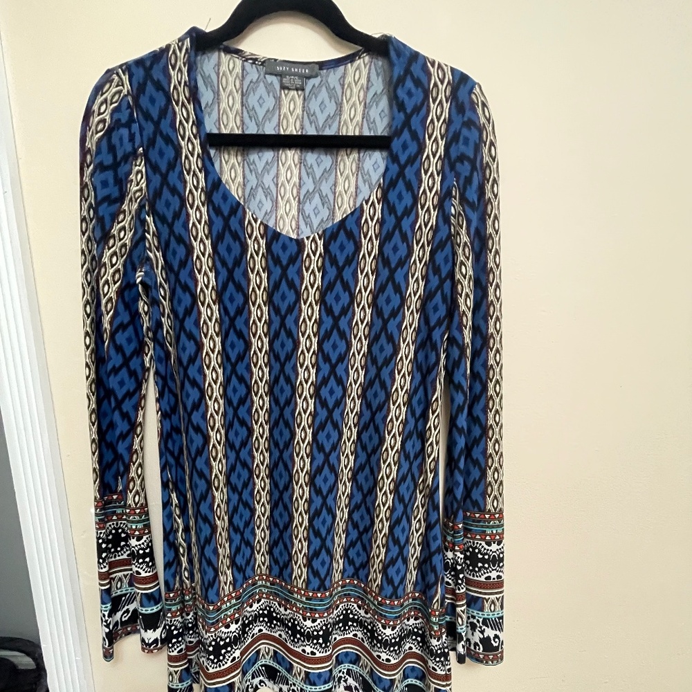 Long Tunic with slightly flared sleeves
